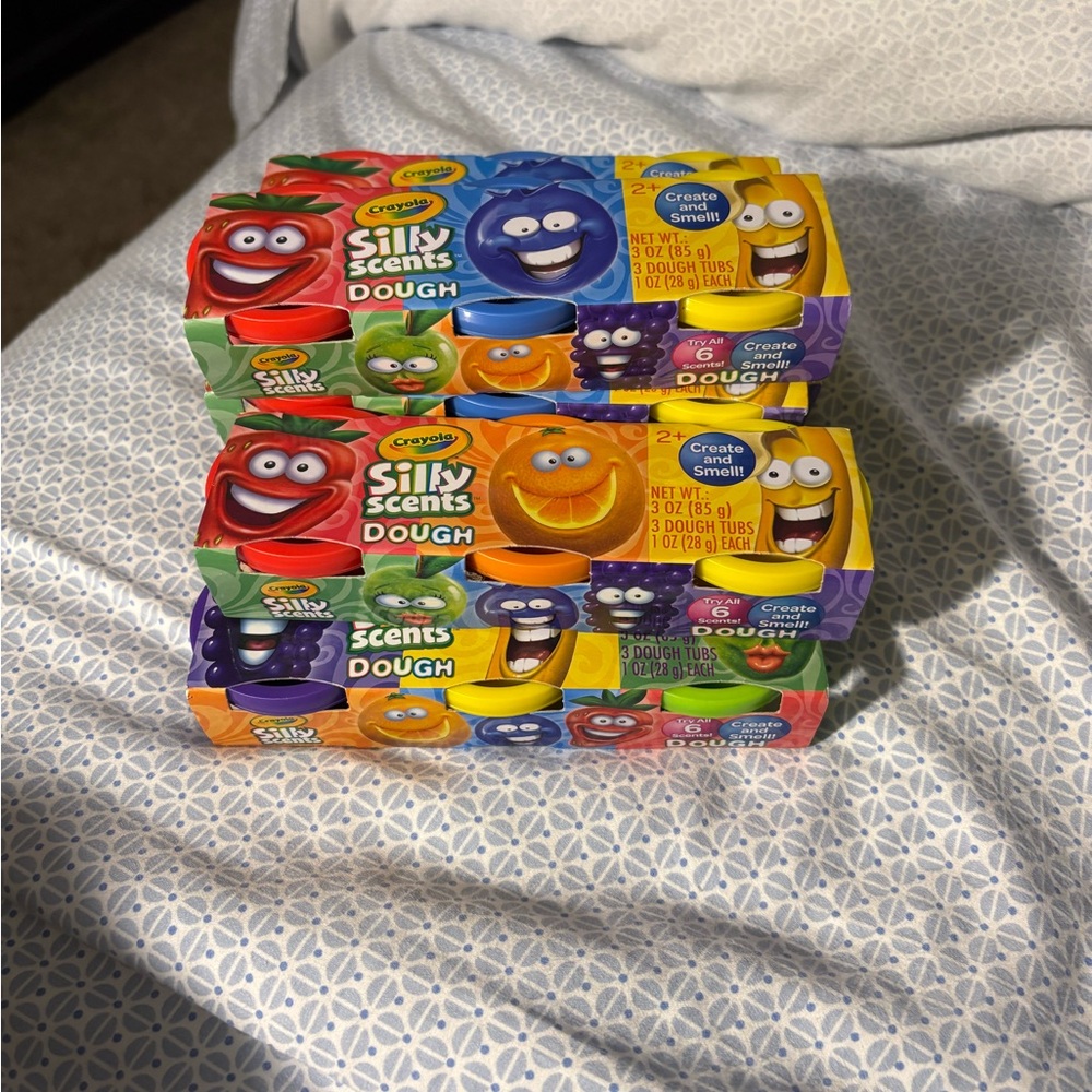 Crayons silly scents playdough